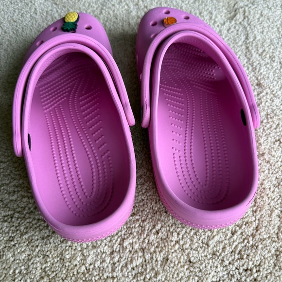 Crocs Classic Clog Pink Women’s M7 W9 With Charms Jibbitz - Picture 5 of 7